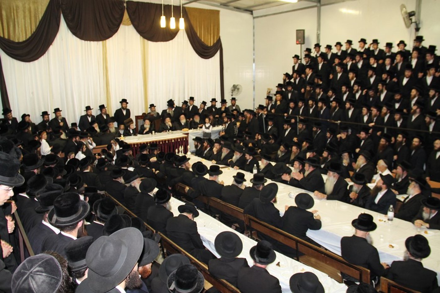 שמחת האירוסין לנכדי האדמו"ר מקרעטשניף • גלריה