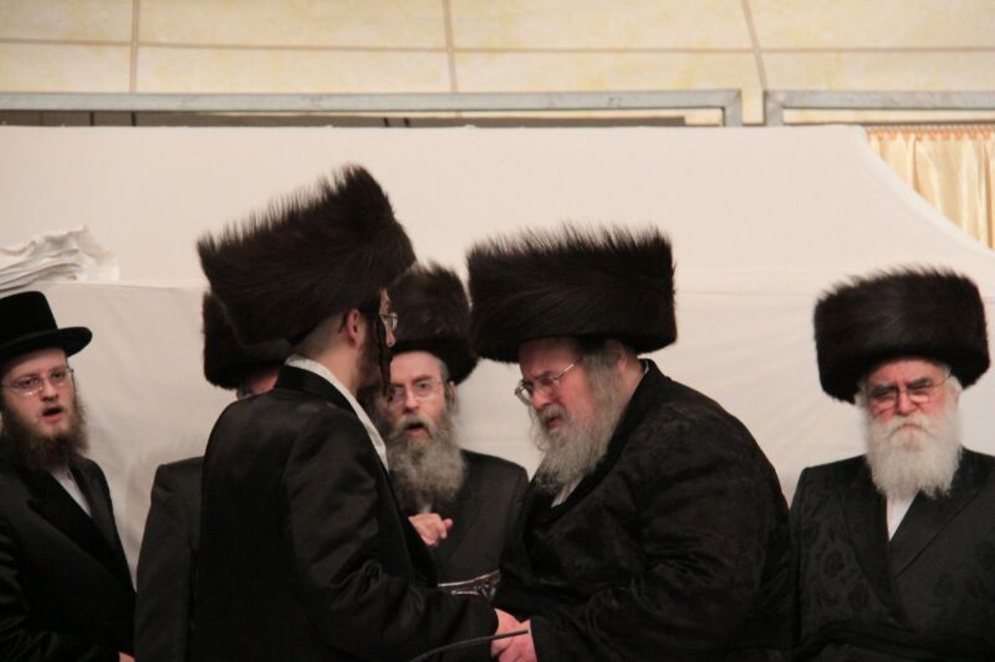 לקראת החתונה: שמחת ה"פארשפיל" בחסידות בעלזא • גלריה