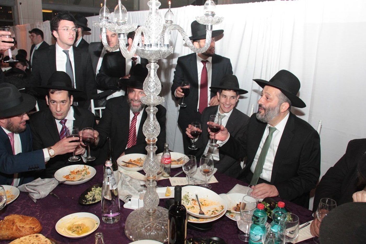 תיעוד ענק: מפגן הכוח של יו"ר ש"ס בחתונת בתו