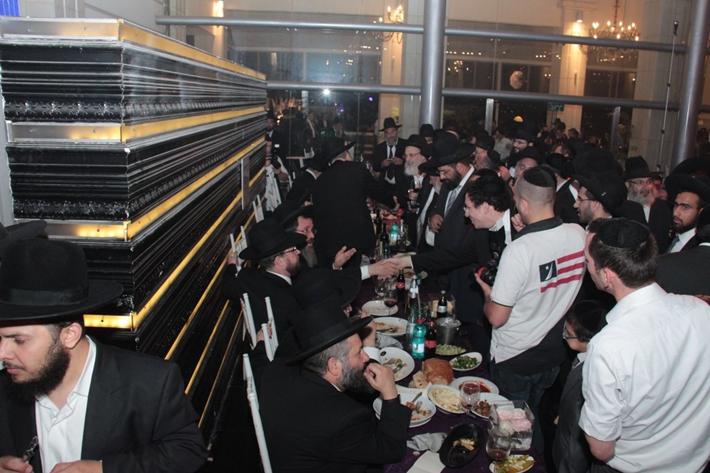 תיעוד ענק: מפגן הכוח של יו"ר ש"ס בחתונת בתו
