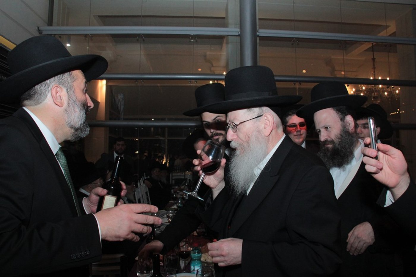 תיעוד ענק: מפגן הכוח של יו"ר ש"ס בחתונת בתו