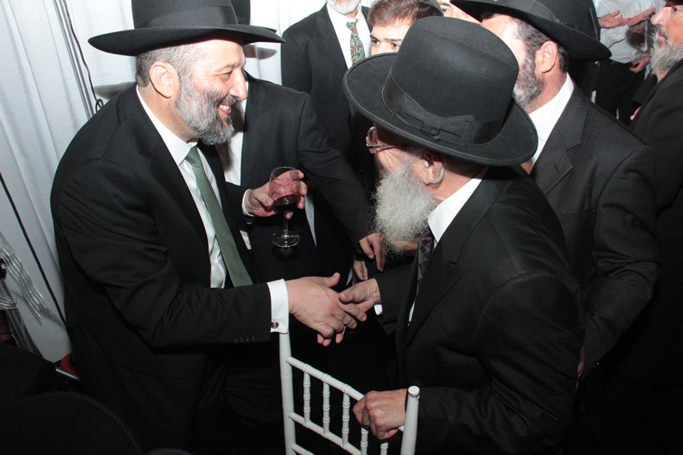 תיעוד ענק: מפגן הכוח של יו"ר ש"ס בחתונת בתו