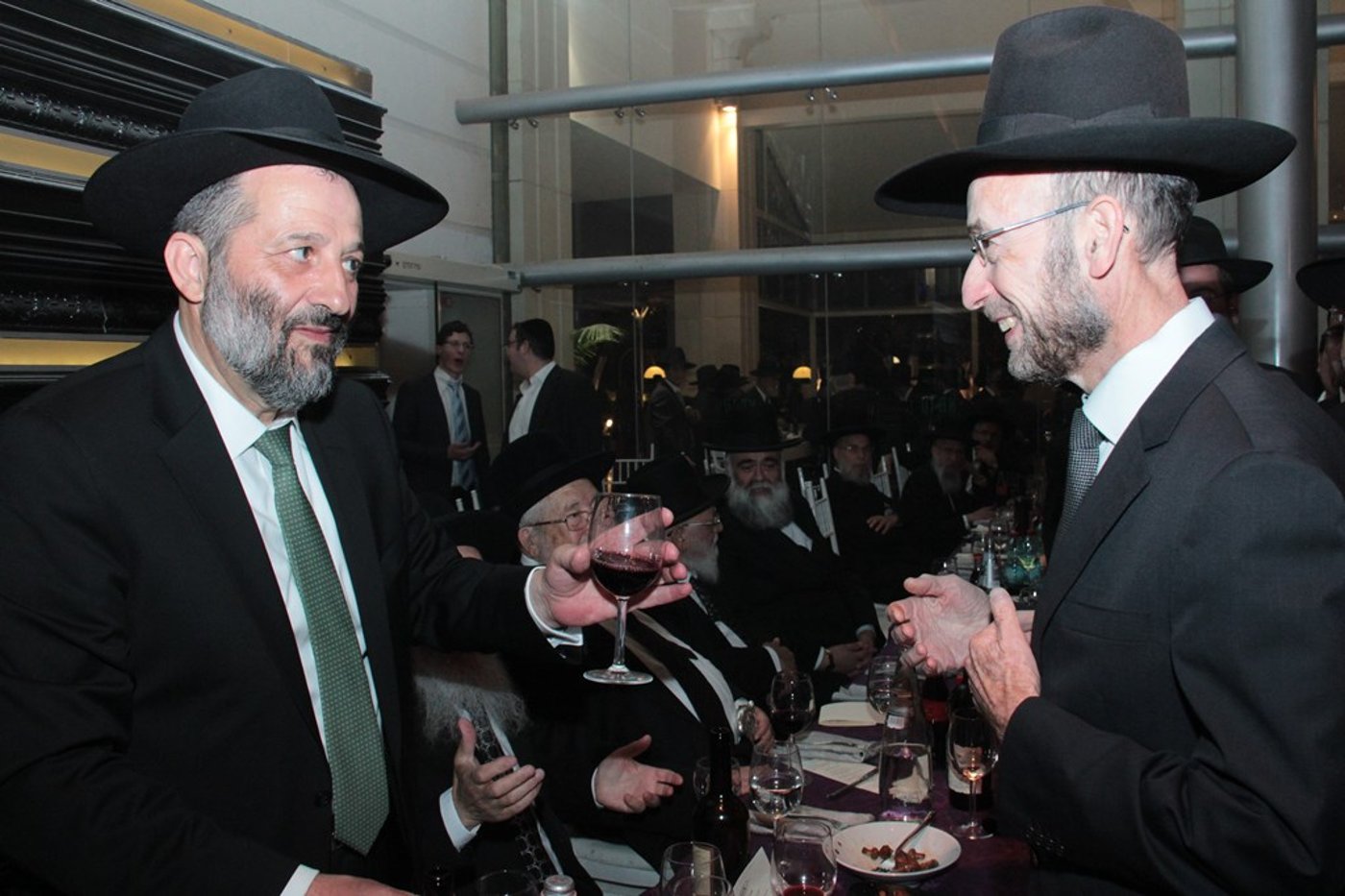 תיעוד ענק: מפגן הכוח של יו"ר ש"ס בחתונת בתו