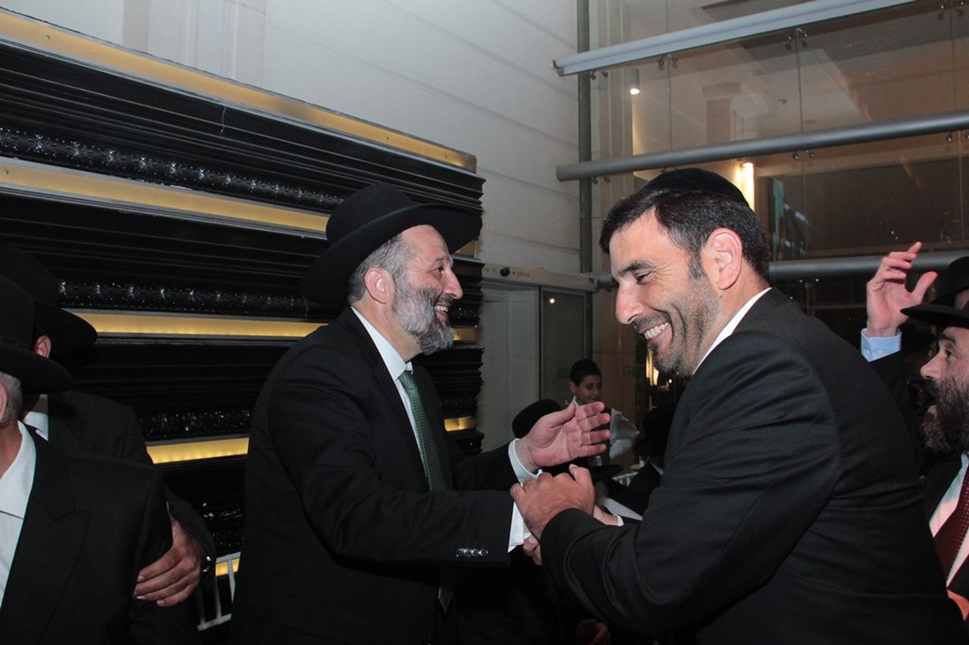 תיעוד ענק: מפגן הכוח של יו"ר ש"ס בחתונת בתו