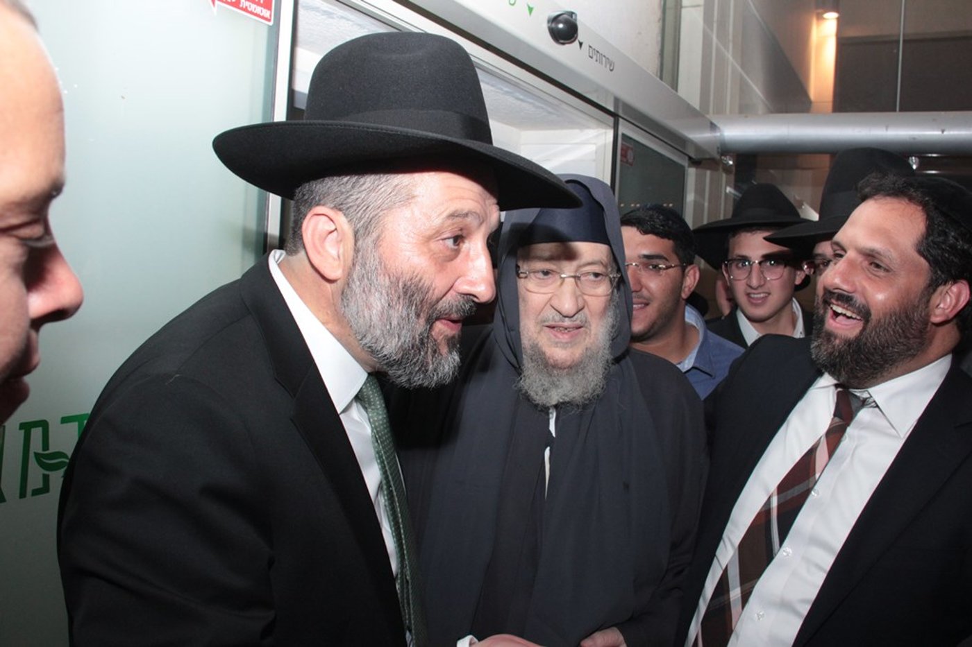 תיעוד ענק: מפגן הכוח של יו"ר ש"ס בחתונת בתו