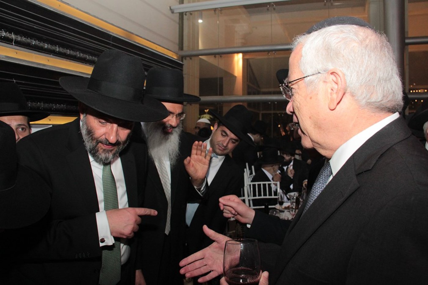 תיעוד ענק: מפגן הכוח של יו"ר ש"ס בחתונת בתו