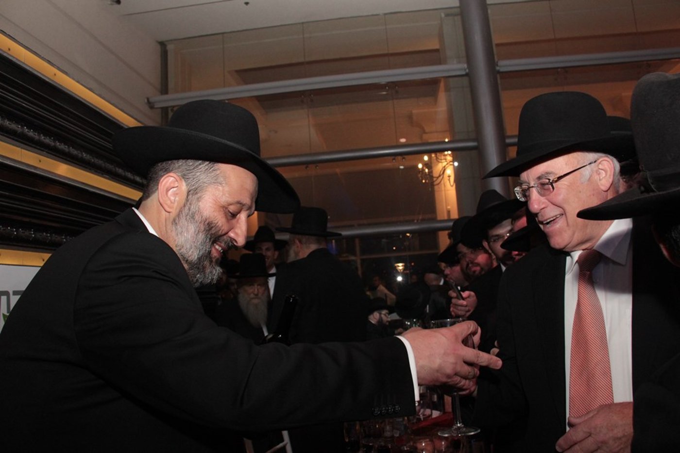 תיעוד ענק: מפגן הכוח של יו"ר ש"ס בחתונת בתו