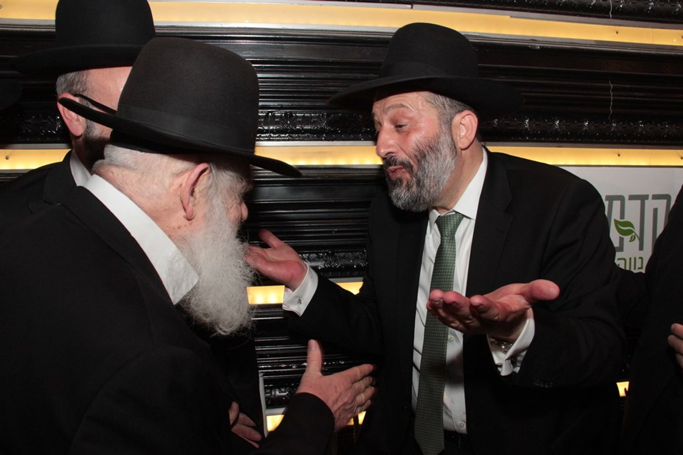 תיעוד ענק: מפגן הכוח של יו"ר ש"ס בחתונת בתו