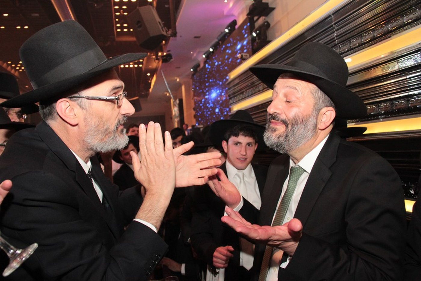 תיעוד ענק: מפגן הכוח של יו"ר ש"ס בחתונת בתו