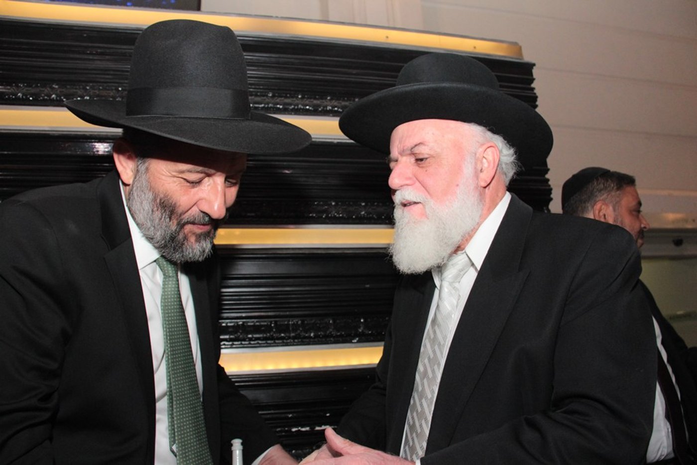תיעוד ענק: מפגן הכוח של יו"ר ש"ס בחתונת בתו