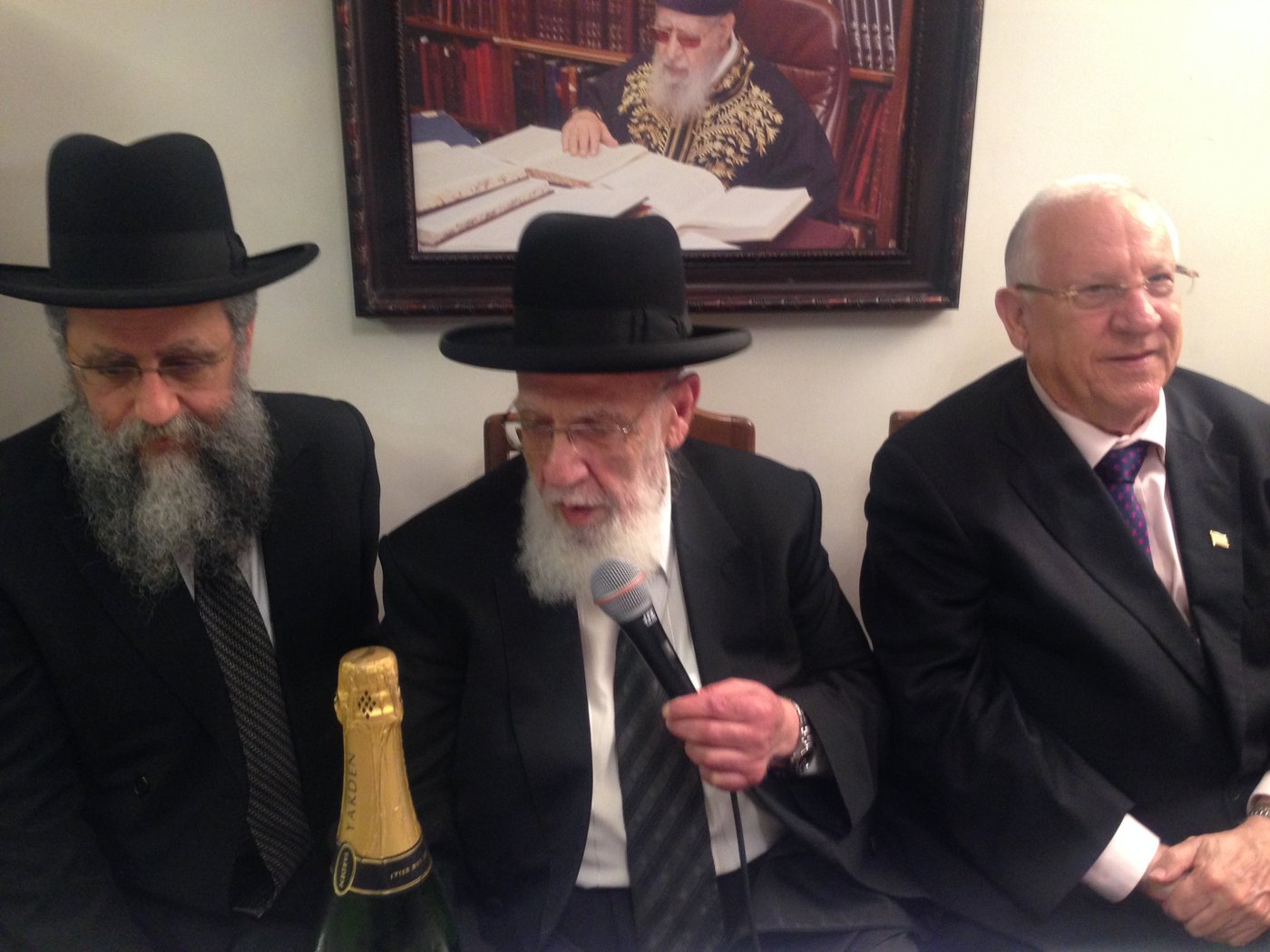 פרסום ראשון: פגישת פיוס בין הרב יצחק יוסף והרב מאיר מזוז