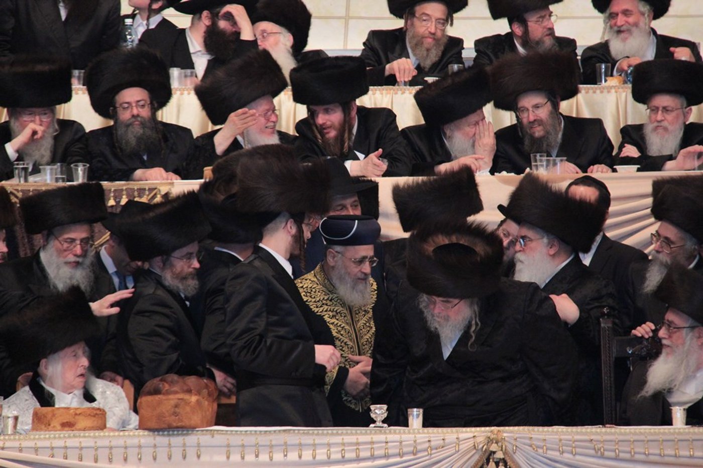 רגע לפני האסון: צפו ב'מצווה טאנץ' בשמחת בעלזא