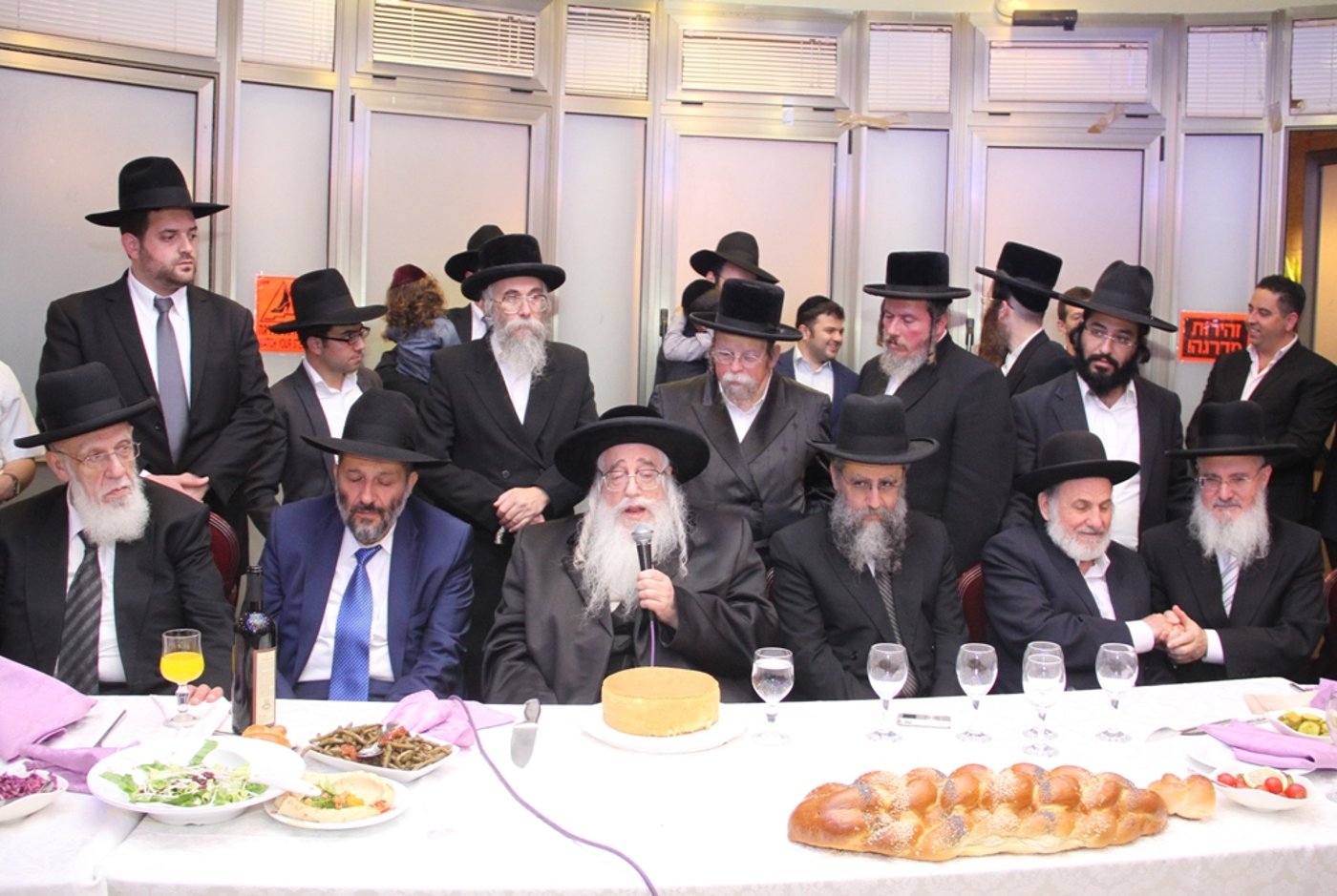 תיעוד ענק: גדולי הרבנים והאדמו"רים באו לכבד את אריה דרעי