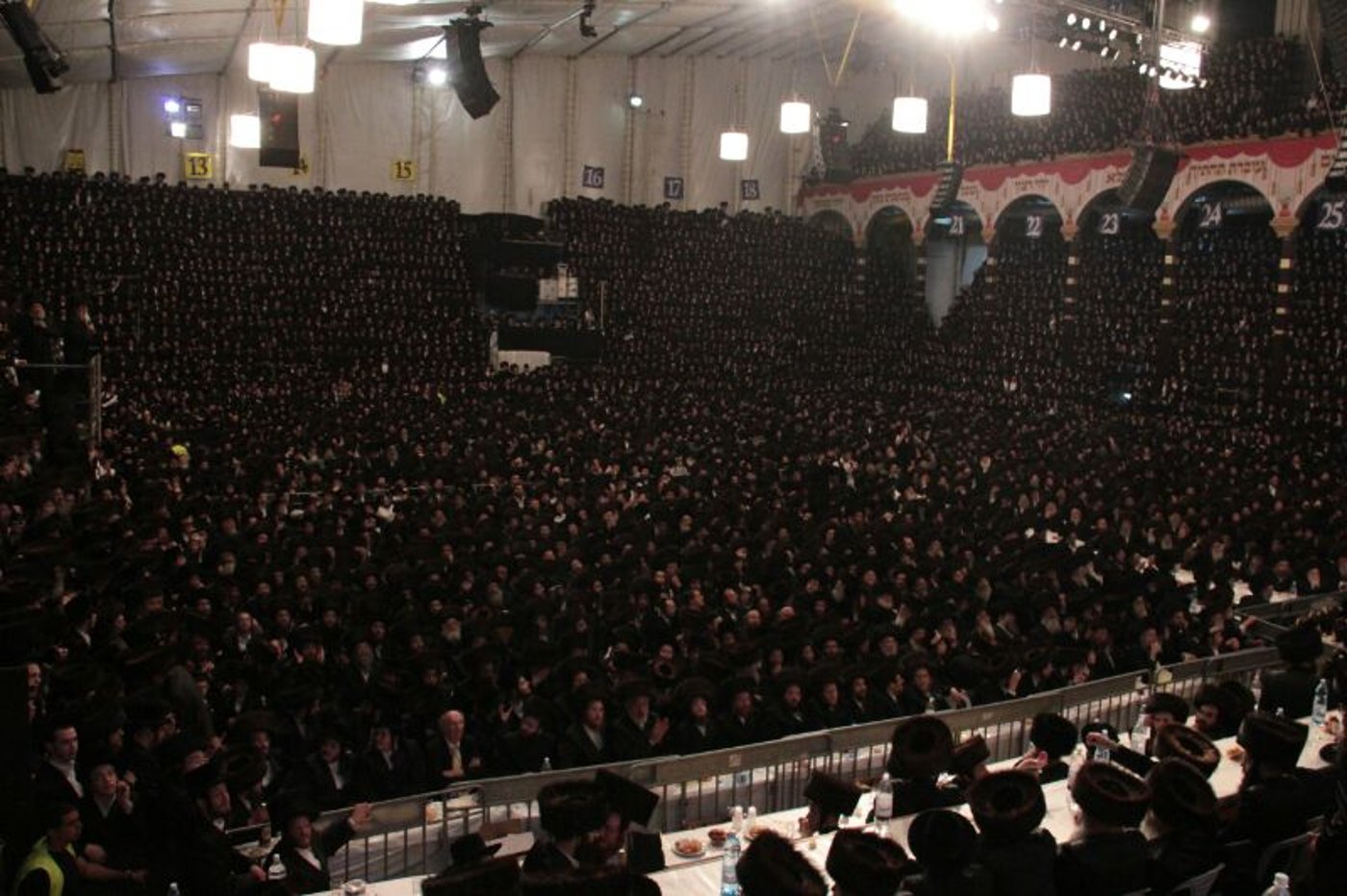 חתונה נוסח בעלזא: שמחה וריקודים אל תוך הלילה; צפו