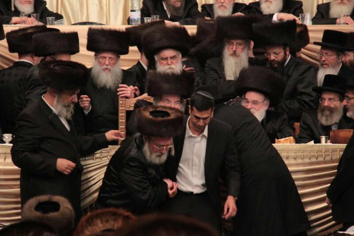 חתונה נוסח בעלזא: שמחה וריקודים אל תוך הלילה; צפו