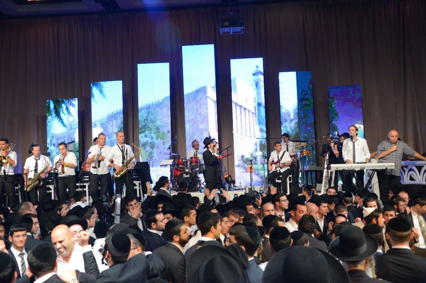 צפו בגלריה: "הרנטגן" חיתן בן בכור