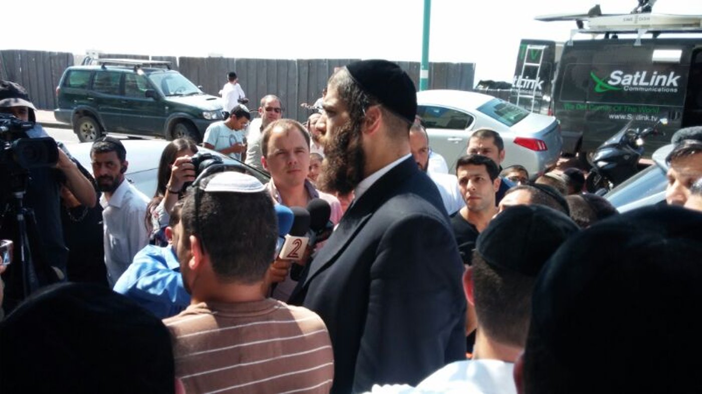 ראש העיר אלעד בראיון לתקשורת, הצהריים