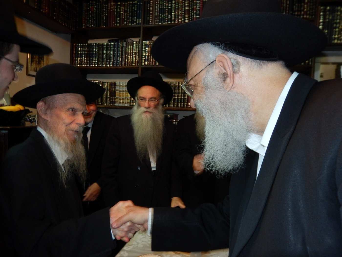 תיעוד: ראשי ישיבת פוניבז' השתדכו