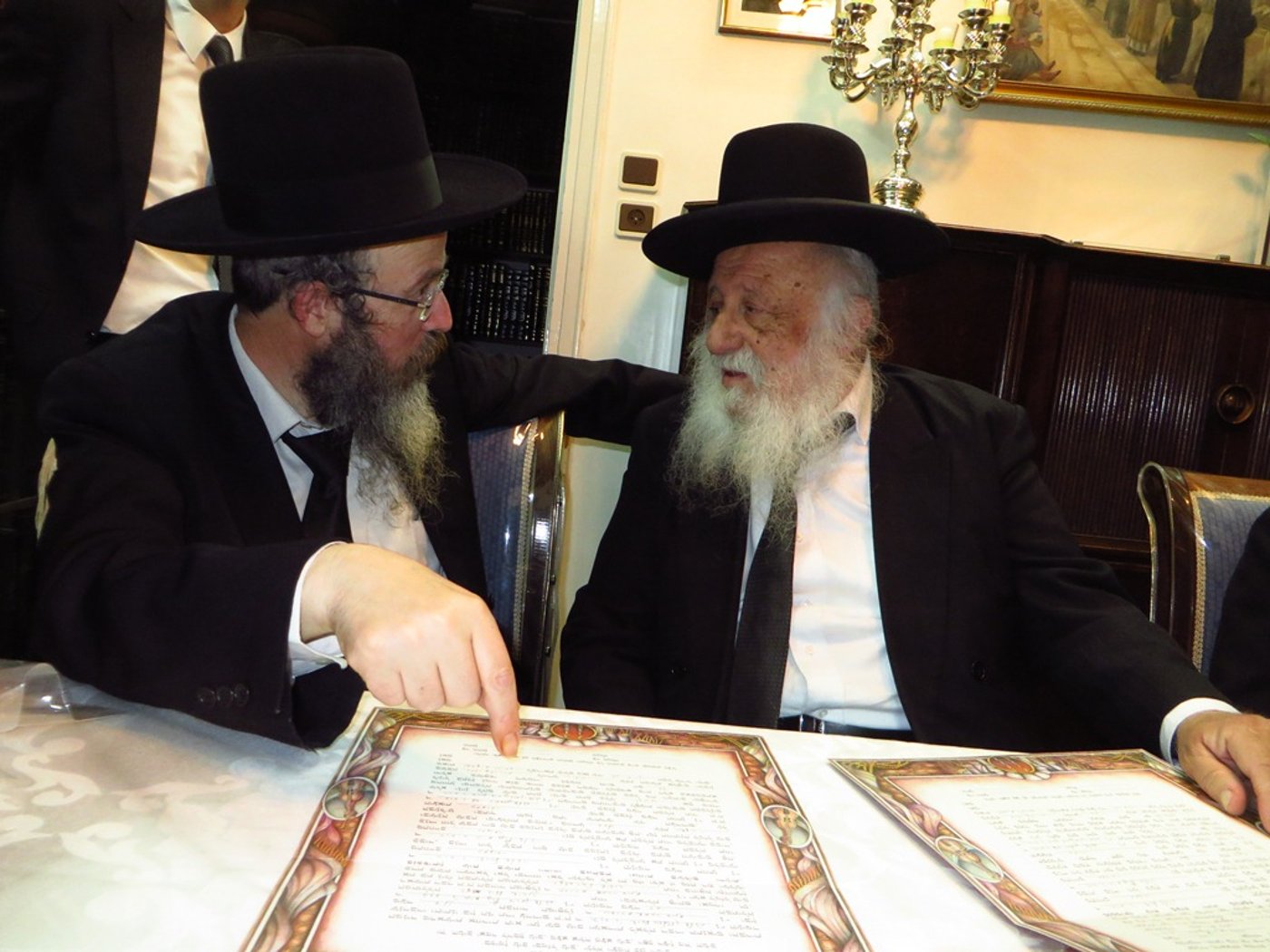 תיעוד: ראשי ישיבת פוניבז' השתדכו