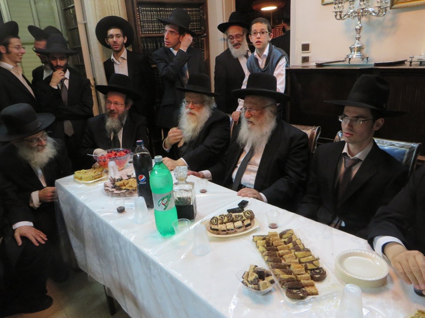 תיעוד: ראשי ישיבת פוניבז' השתדכו