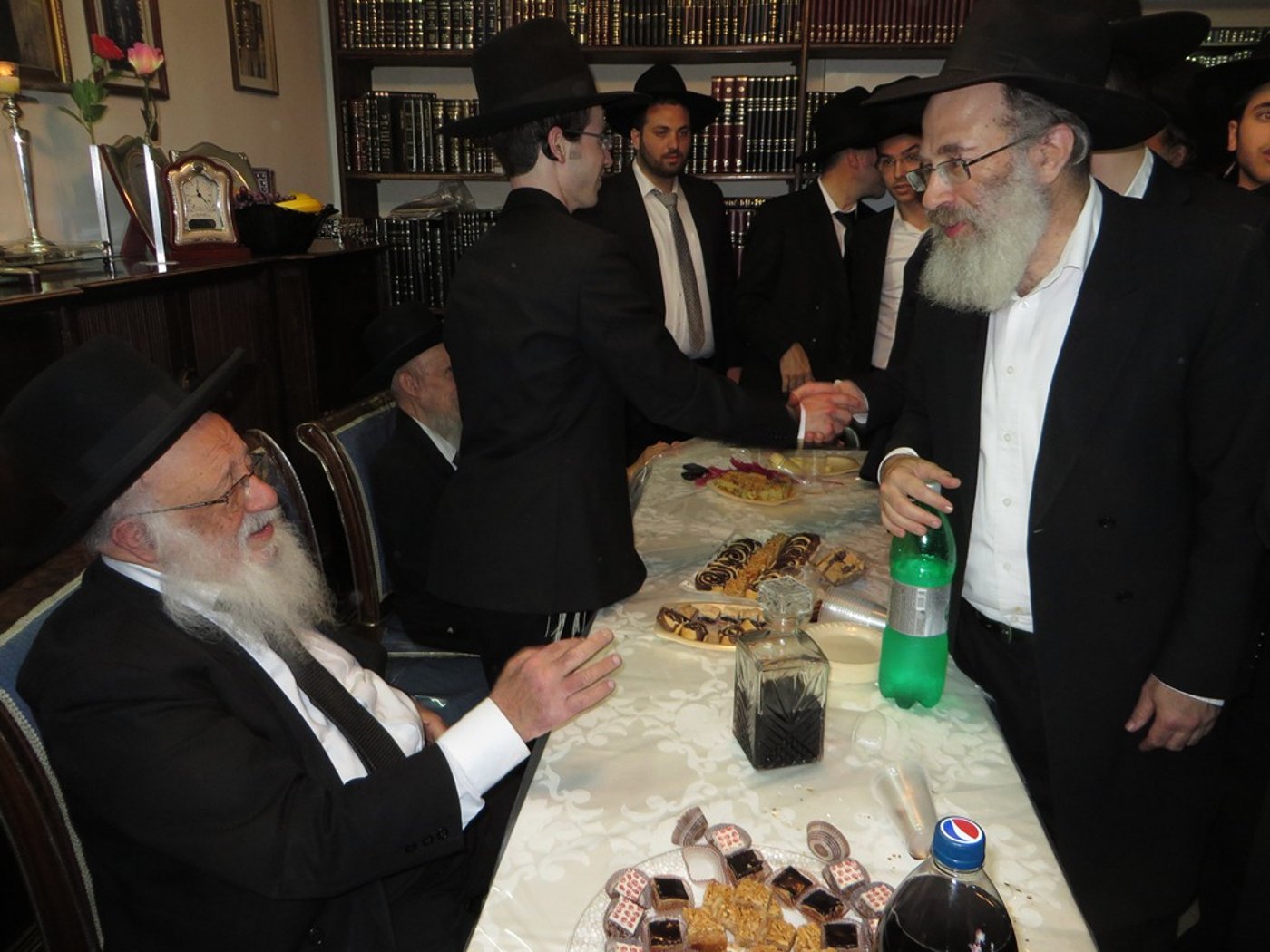 תיעוד: ראשי ישיבת פוניבז' השתדכו