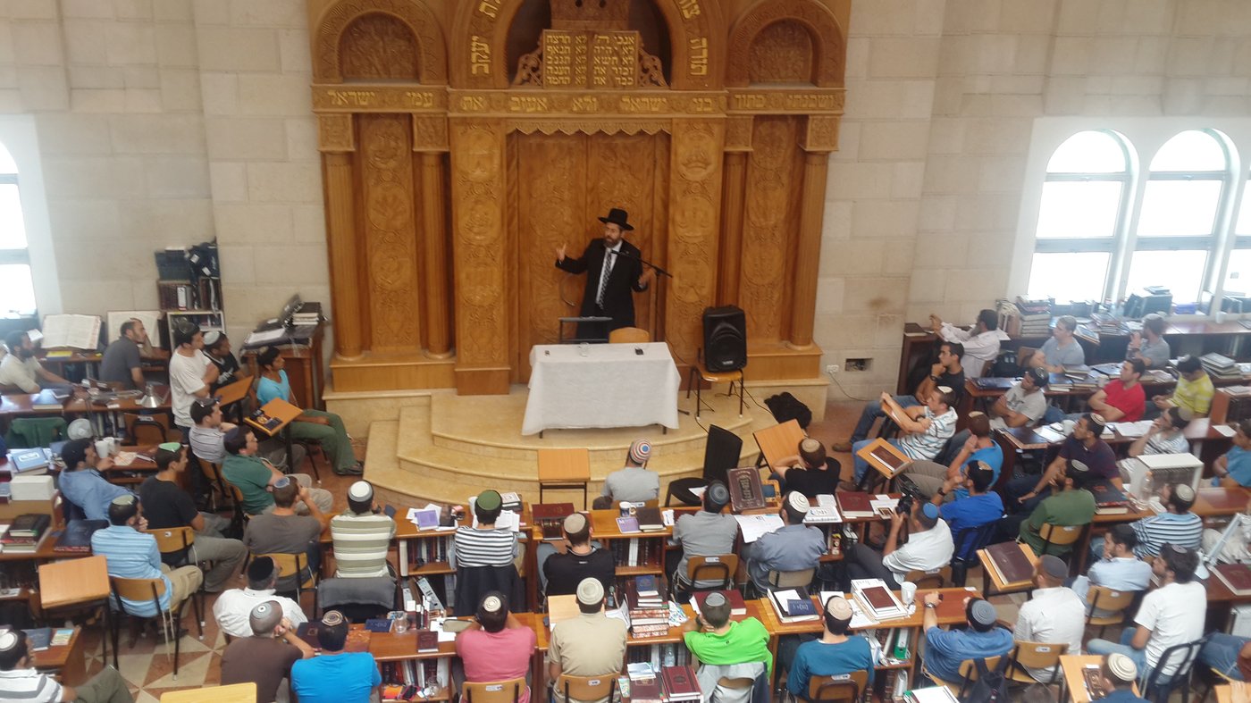 חברון: הרב דוד לאו חיזק את החיילים