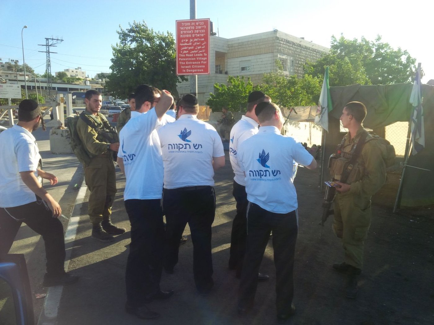 אחדות: בחורי ישיבות עודדו וחזקו את חיילי צה"ל • תמונות