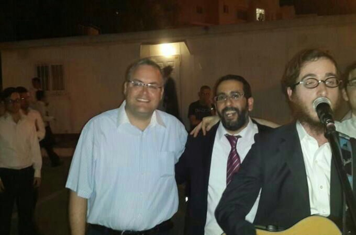 תיעוד: אלעד התאחדה בשירה וריקודים