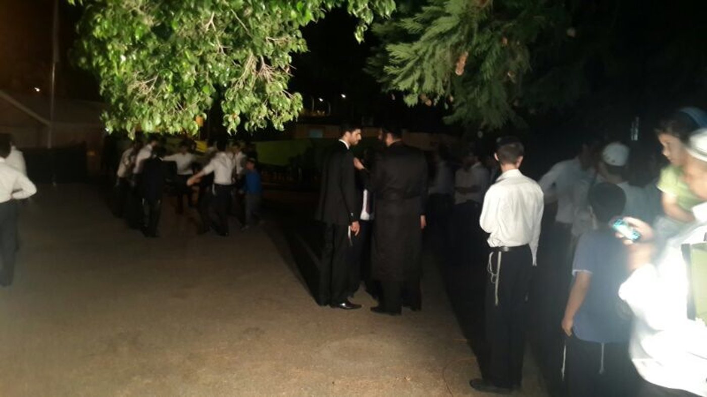 תיעוד: אלעד התאחדה בשירה וריקודים
