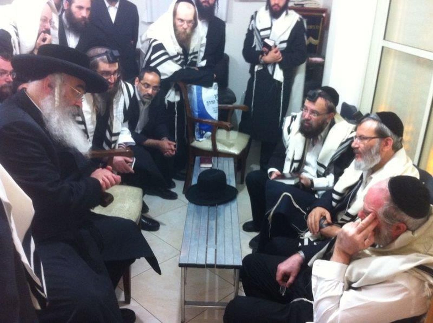 גלריה: המונים ניחמו את קרובי הרב אברהם בן ציון פרידמן זצ"ל