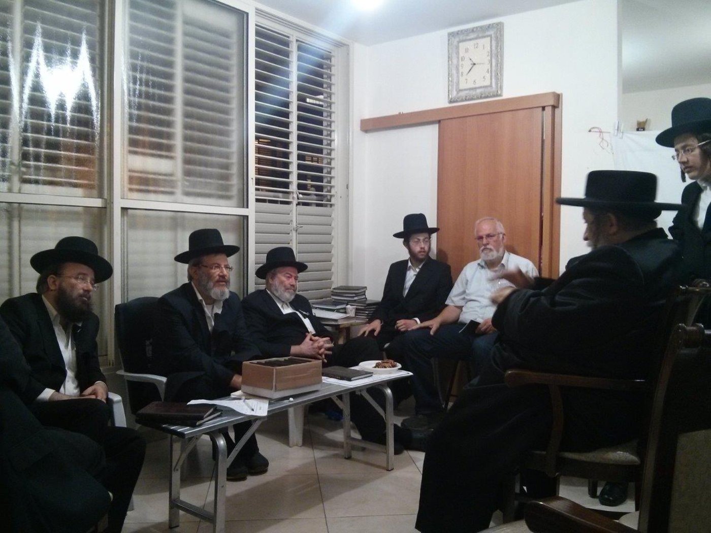 גלריה: המונים ניחמו את קרובי הרב אברהם בן ציון פרידמן זצ"ל