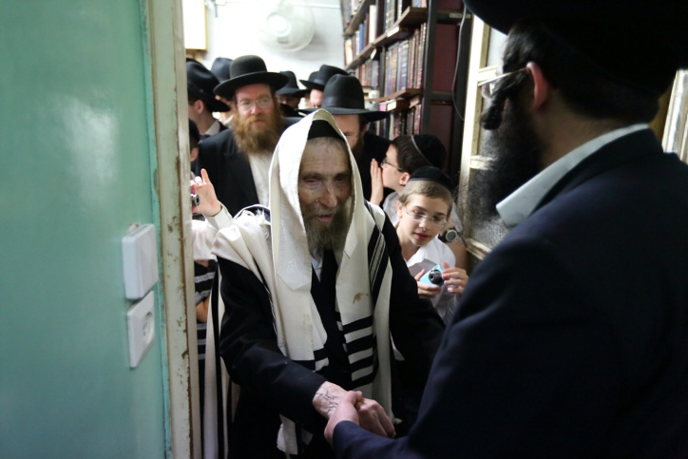 צפו: תיעוד מפעים מביתו של מרן הגראי"ל שטיינמן