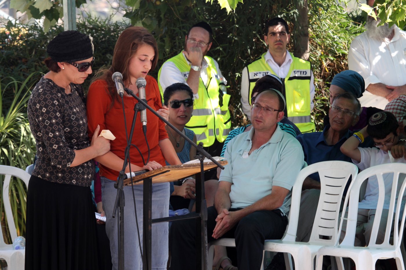 בראש מורכן ודמעות: דרכם האחרונה של אייל, נפתלי וגיל-עד