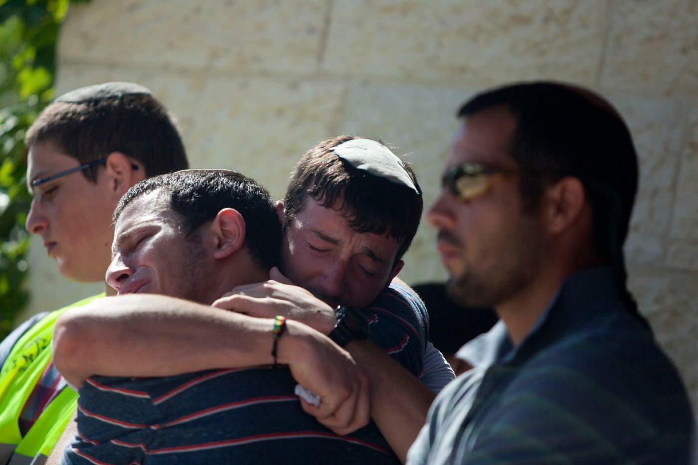 בראש מורכן ודמעות: דרכם האחרונה של אייל, נפתלי וגיל-עד