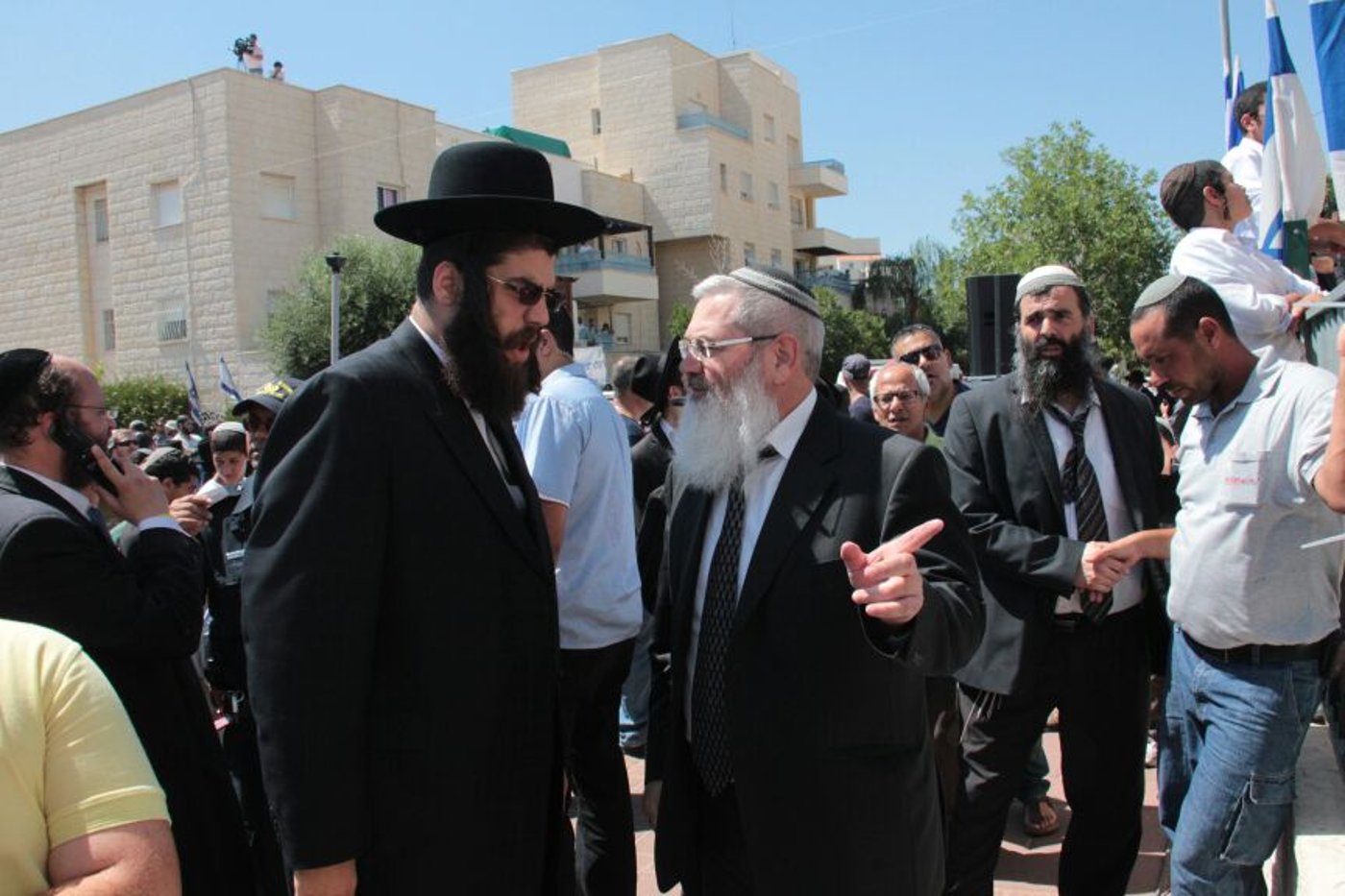 הלוויות קורעות לב: "תנוח בשלום ילד שלי; אנחנו צריכים כוח"