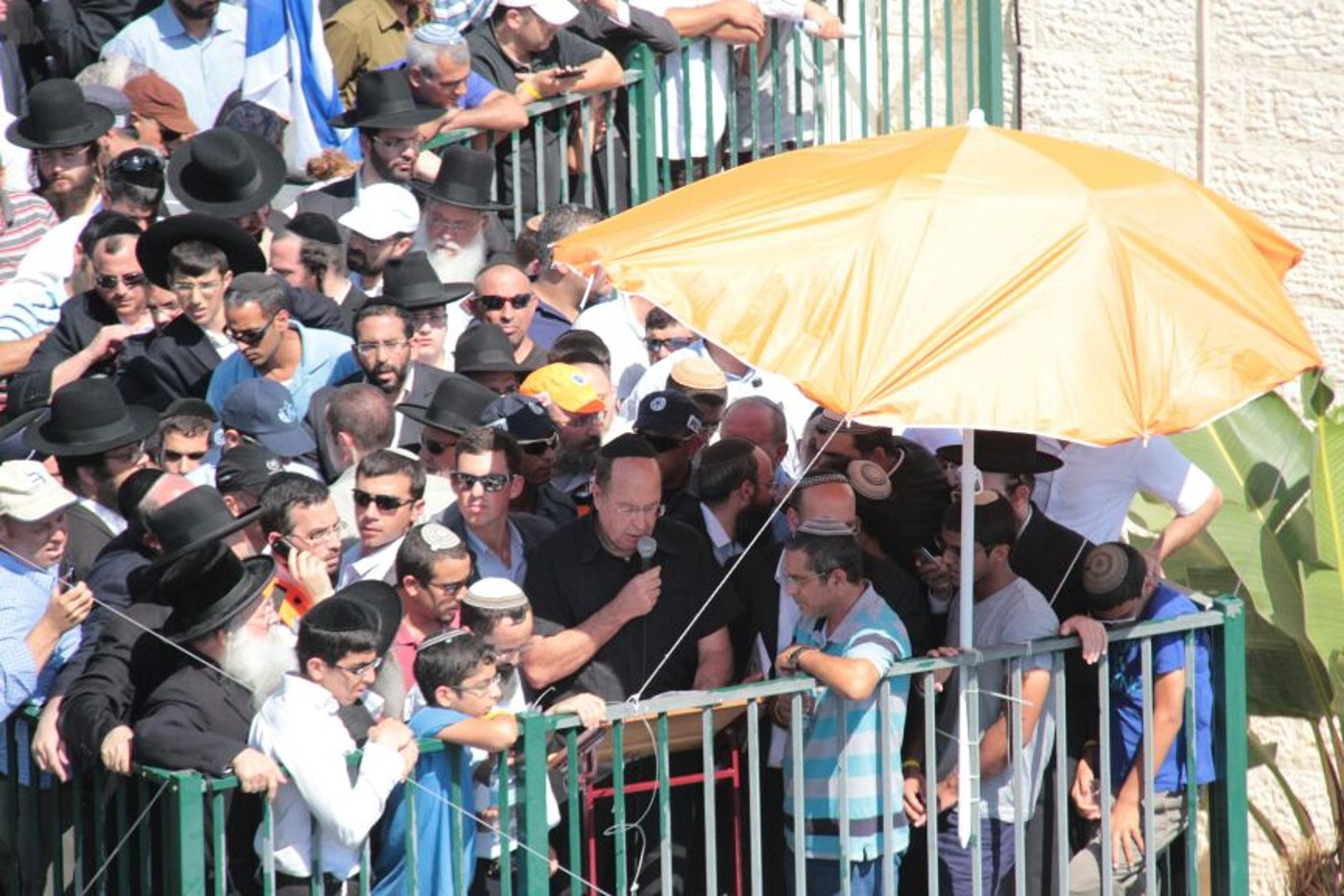 הלוויות קורעות לב: "תנוח בשלום ילד שלי; אנחנו צריכים כוח"