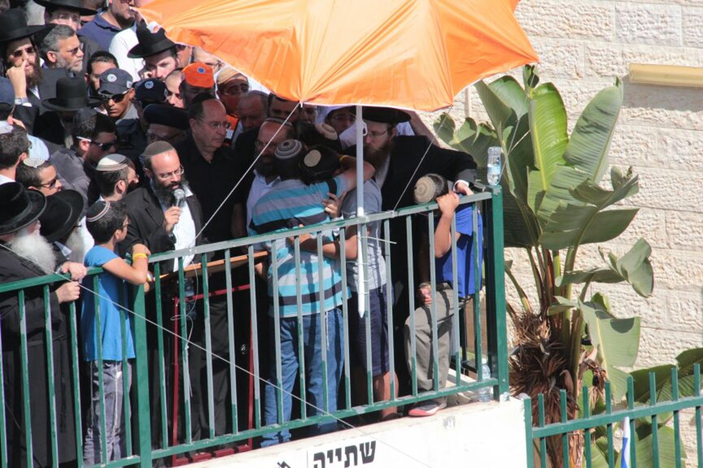 הלוויות קורעות לב: "תנוח בשלום ילד שלי; אנחנו צריכים כוח"