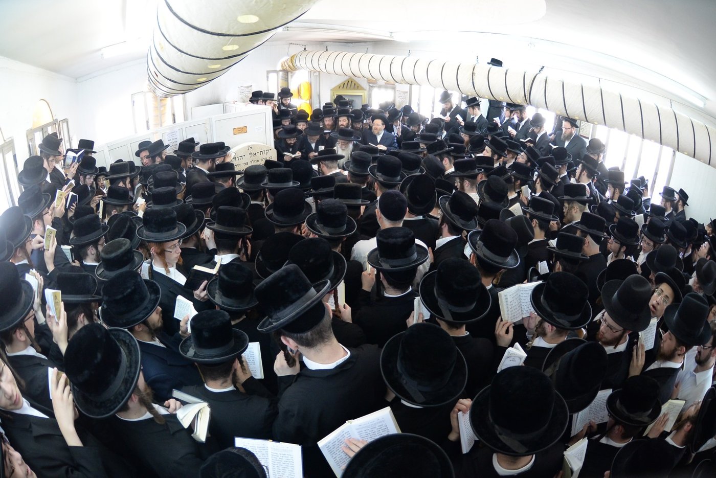 20 שנה להסתלקות: האדמו"ר מצאנז עלה לקבר אביו