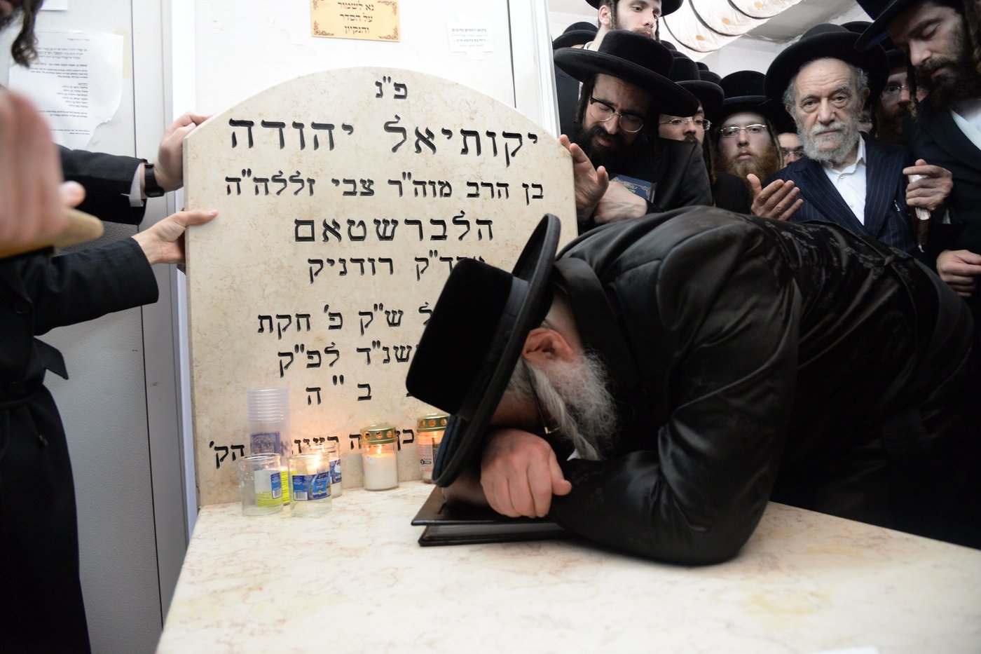 20 שנה להסתלקות: האדמו"ר מצאנז עלה לקבר אביו