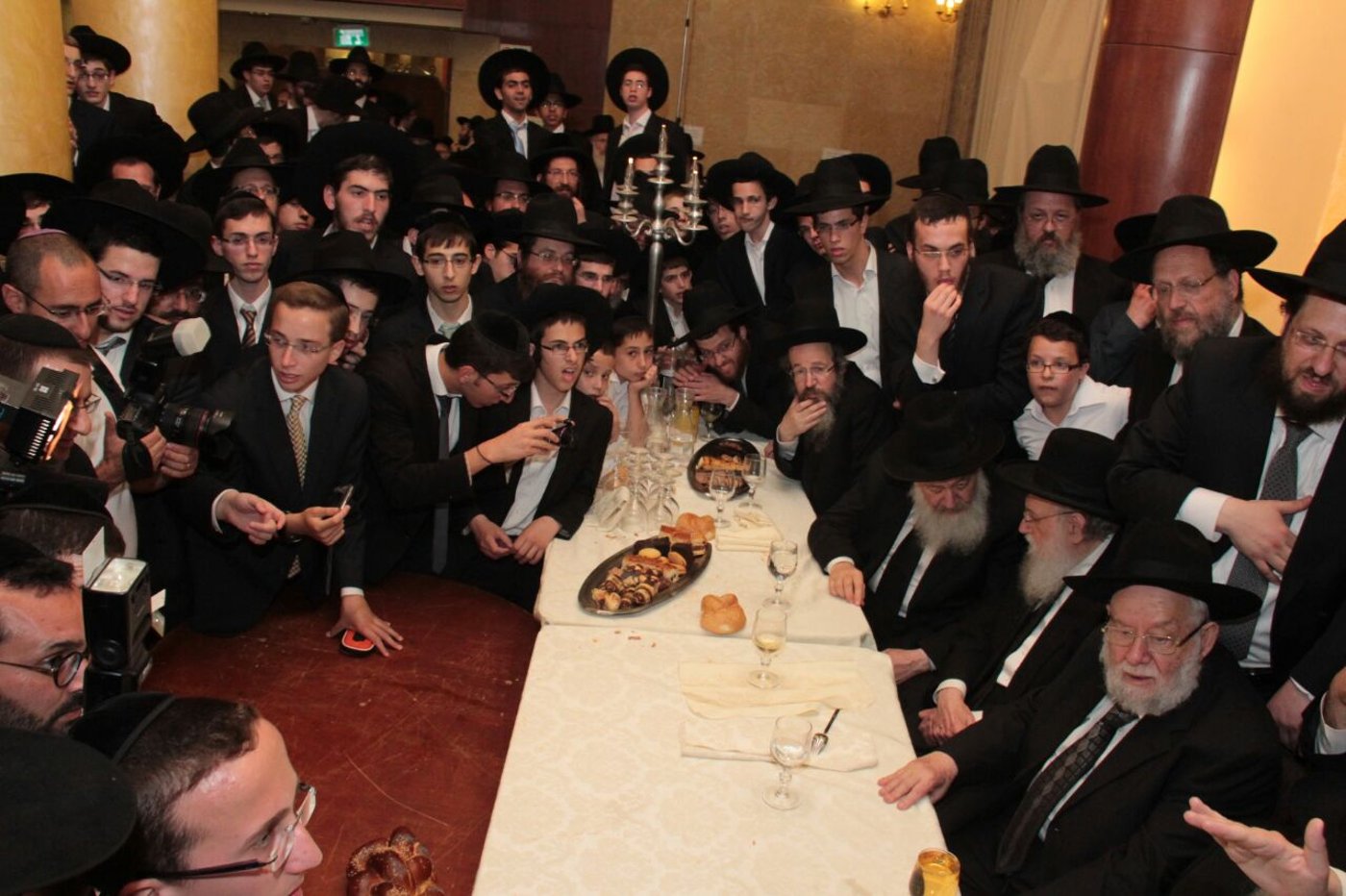 גלריה: הגר"ח קנייבסקי רקד אצל "המלך" אברהם רובינשטיין