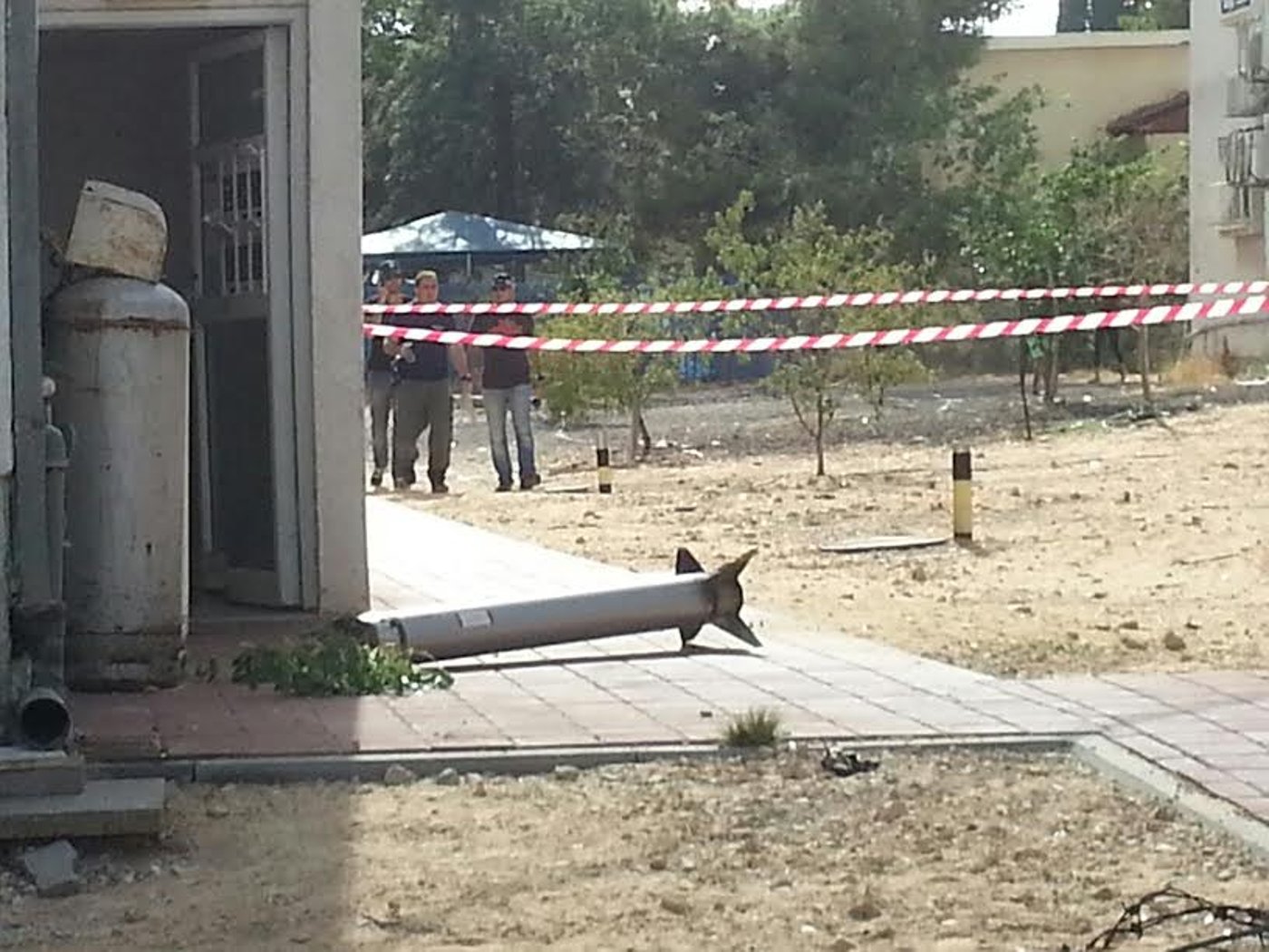 נס בראשון לציון: רסיס רקטה נפל ליד בלוני גז