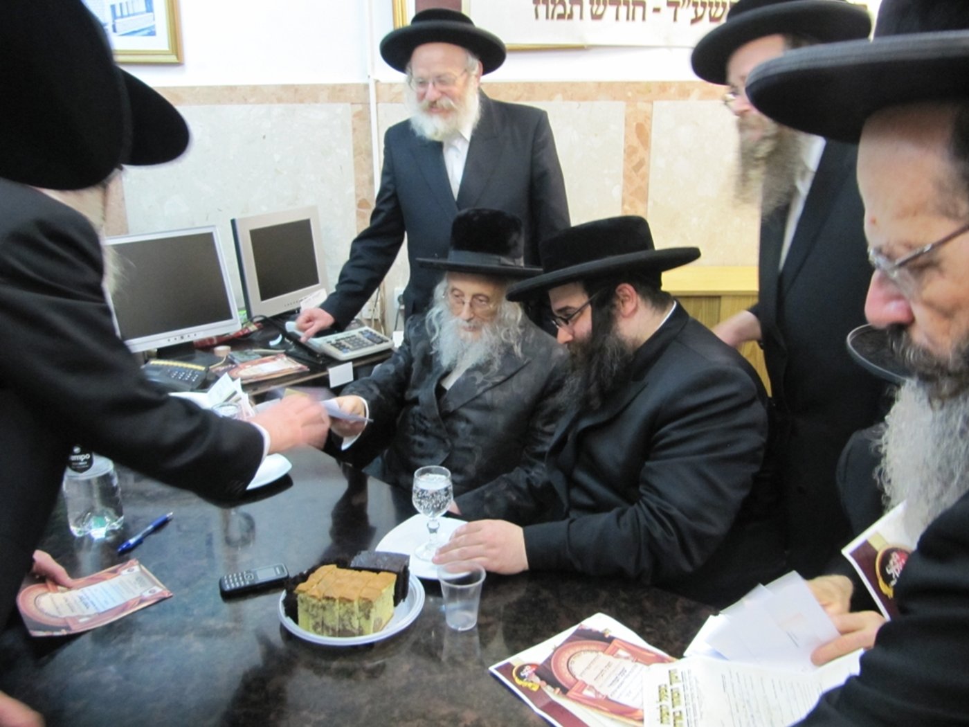 תיעוד: חלוקת מיליון דולר של סאטמר למוסדות בארץ