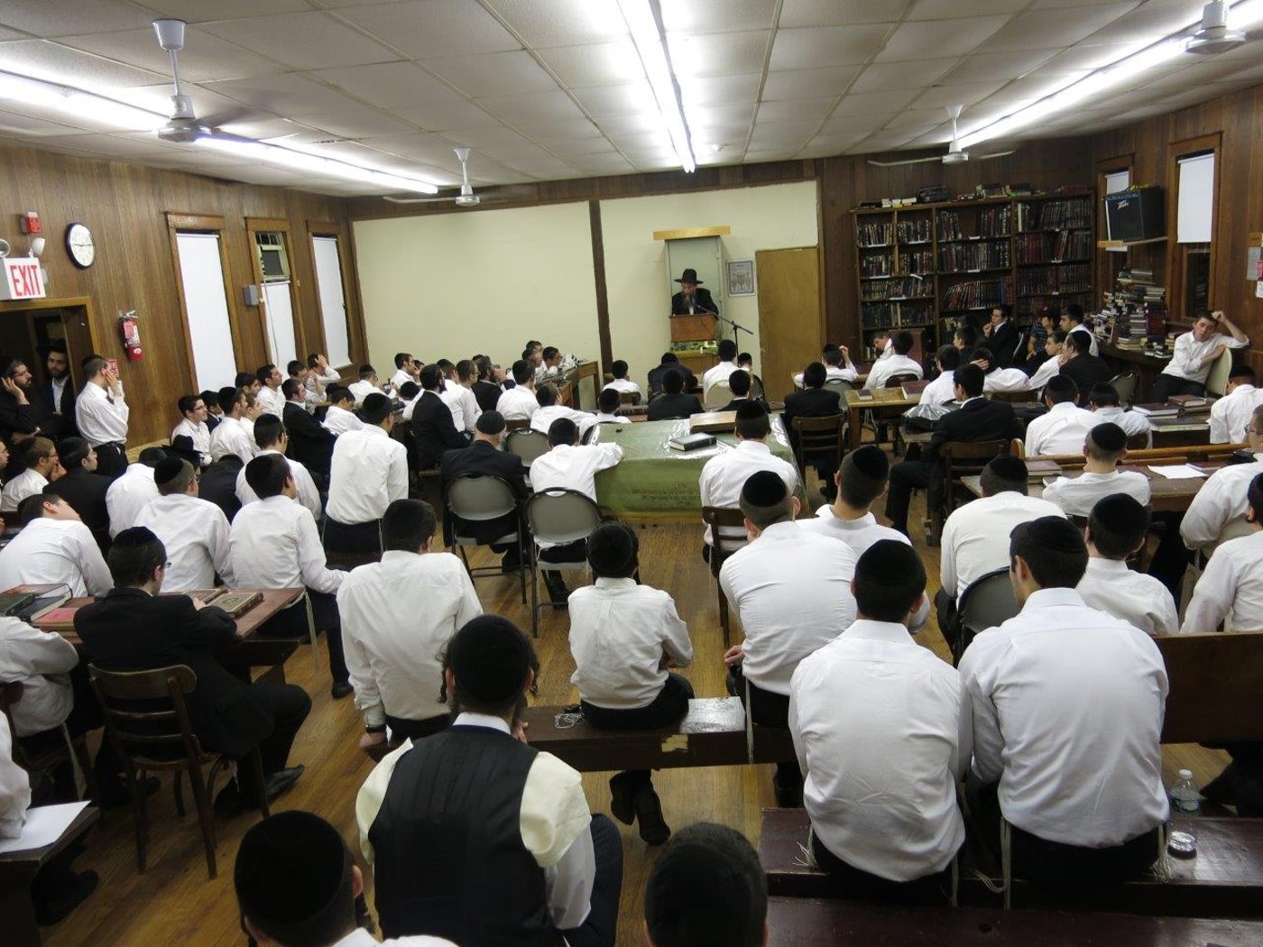 לימוד, משחקי כדור ועל האש • צפו בנופש החרדי