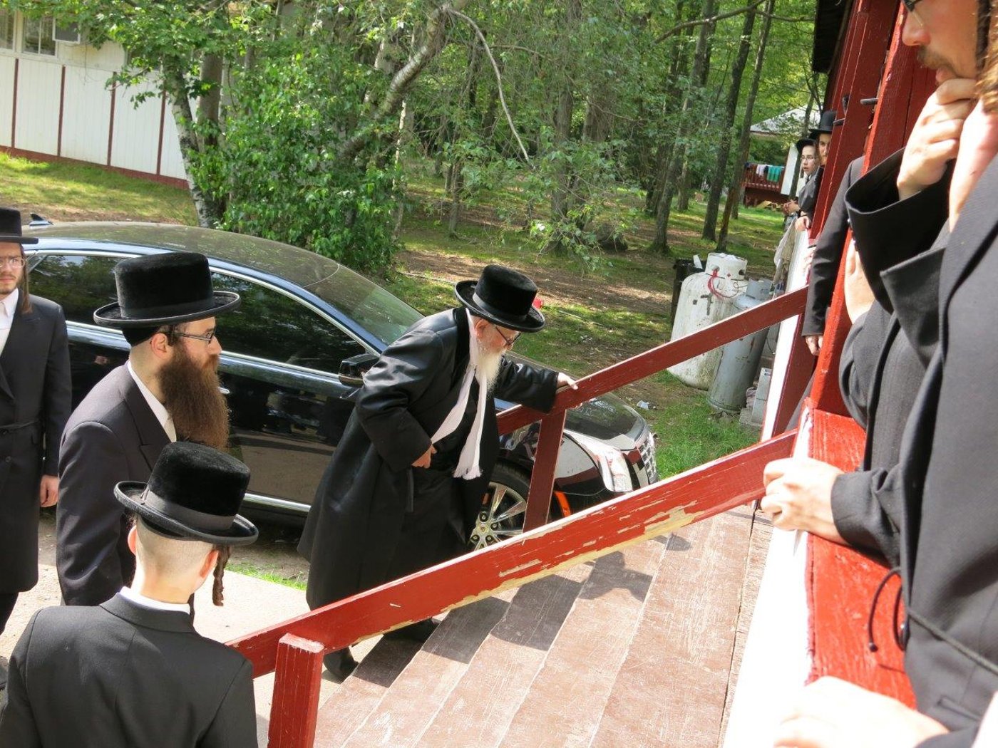 הרבי מסקווירא ביקר את ילדי החיידר באמצע החופש • גלריה