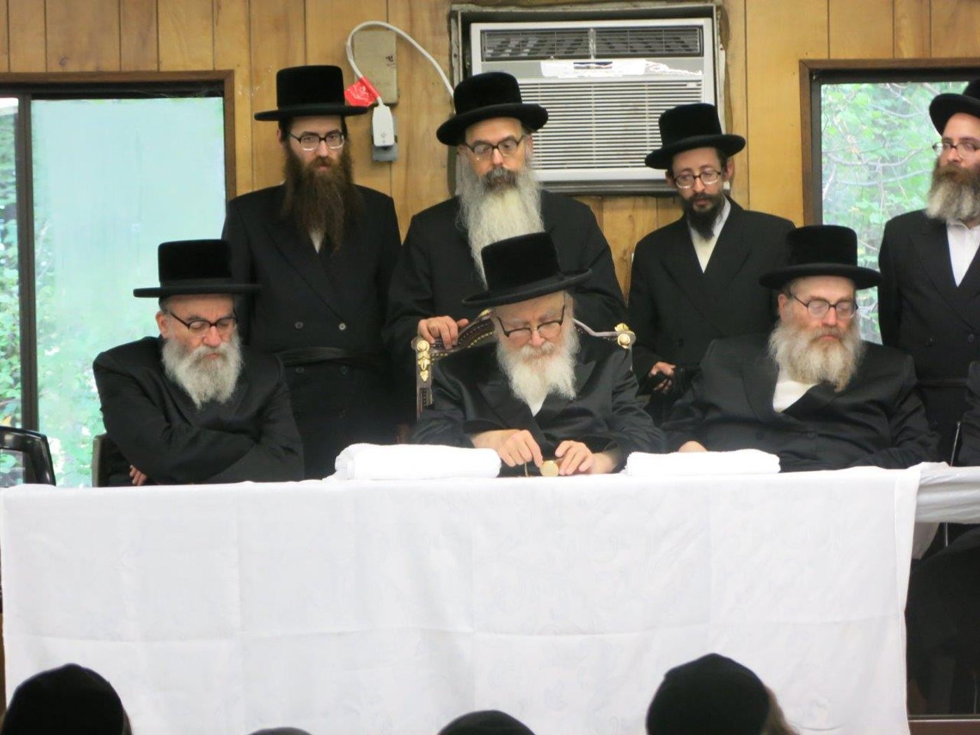 הרבי מסקווירא ביקר את ילדי החיידר באמצע החופש • גלריה