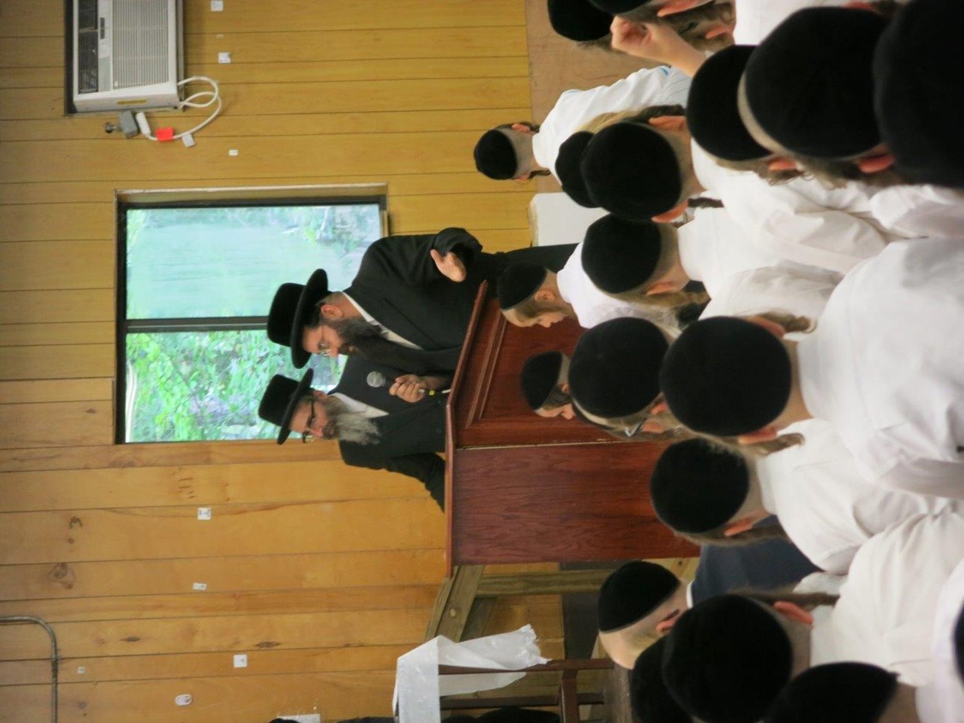 הרבי מסקווירא ביקר את ילדי החיידר באמצע החופש • גלריה