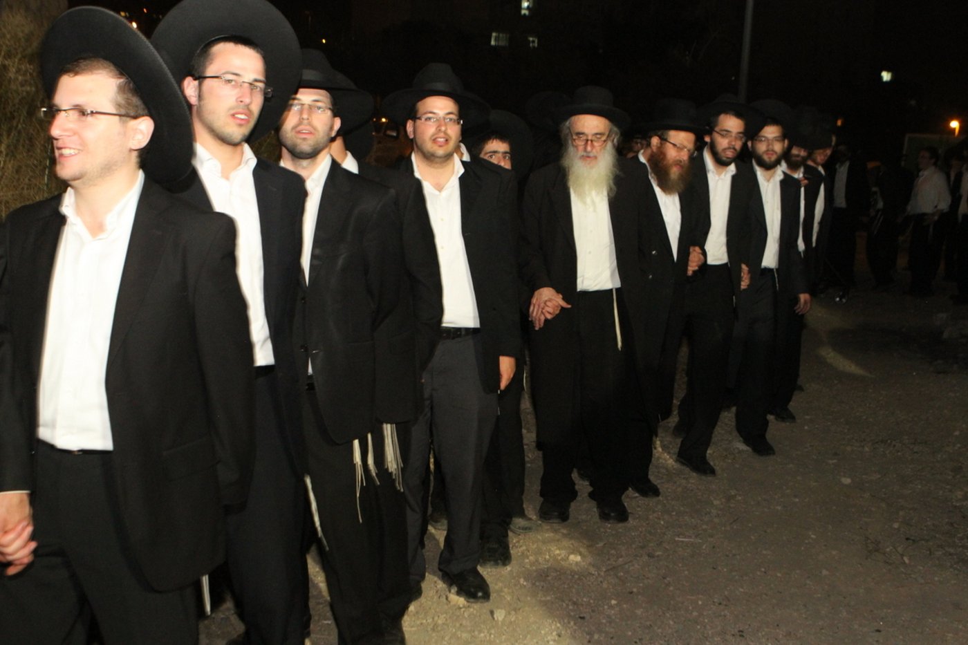 נווה יעקב: מאות בעצרת מחאה נגד הריסת בית כנסת