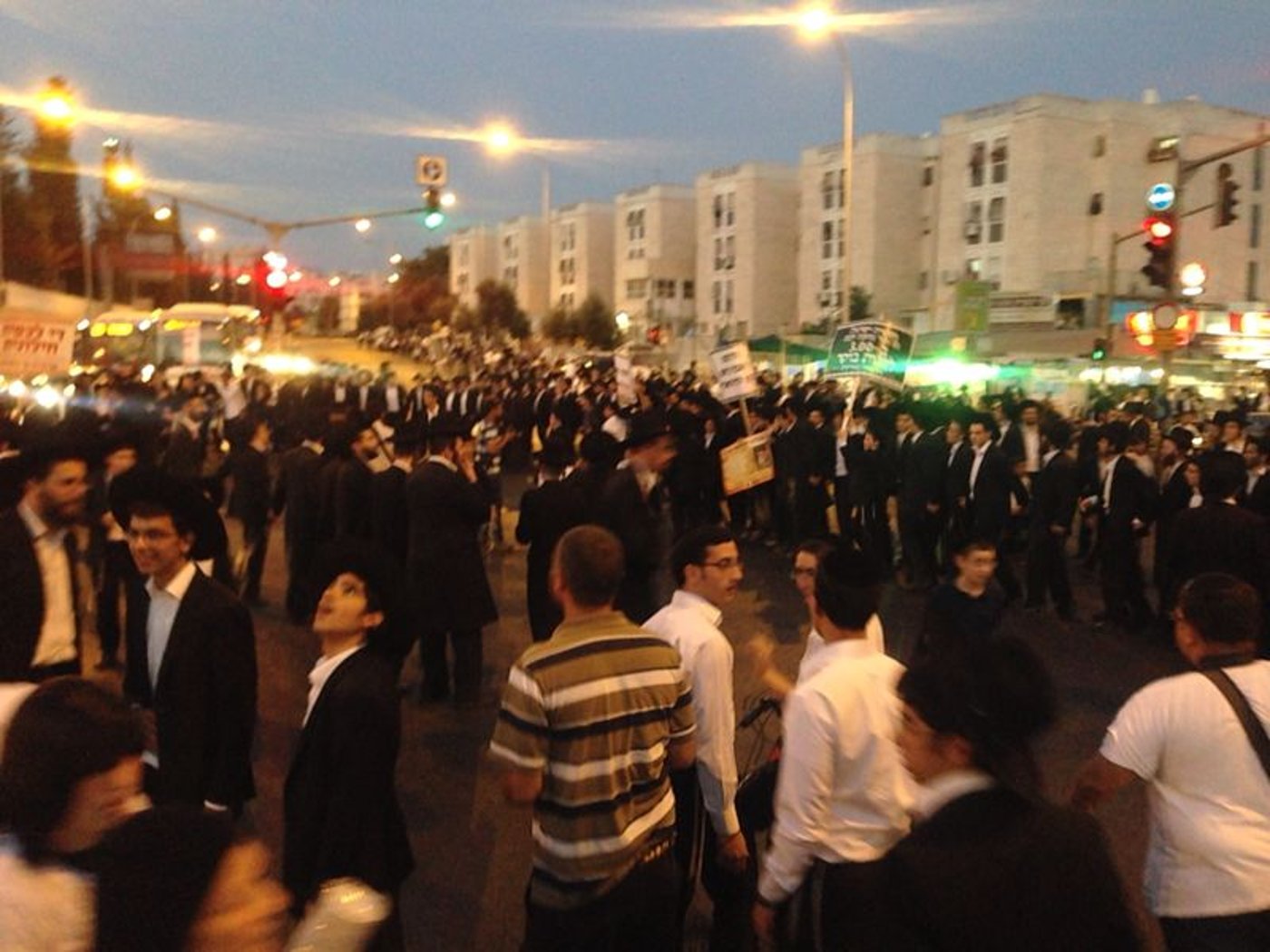 הפלג הירושלמי יצא להפגין: שוטר אחד נפגע; 15 עצורים