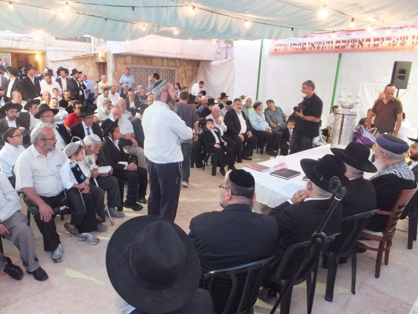 גלריה: הרב עמאר בהכנסת ספר תורה