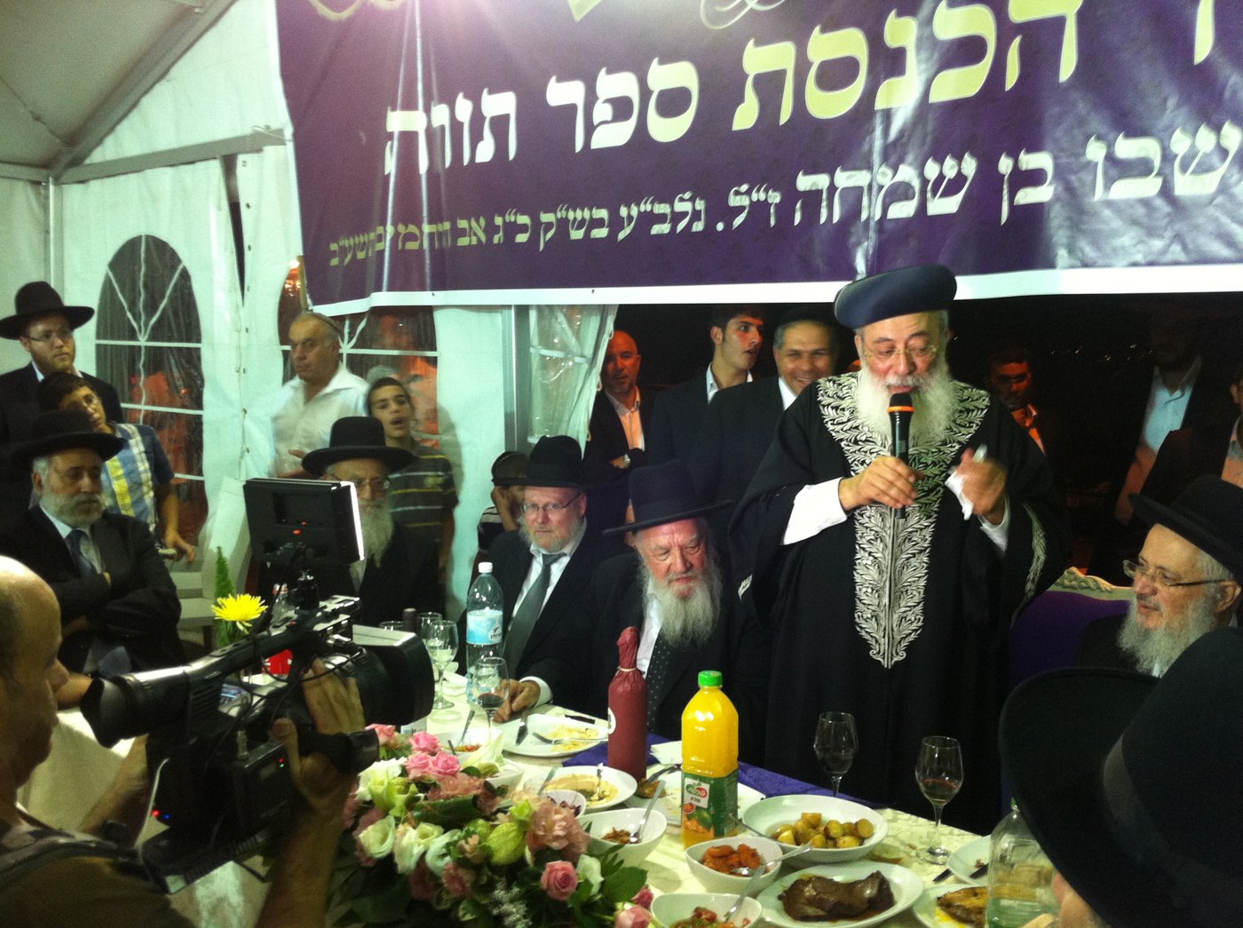 גלריה: הרב עמאר בהכנסת ספר תורה